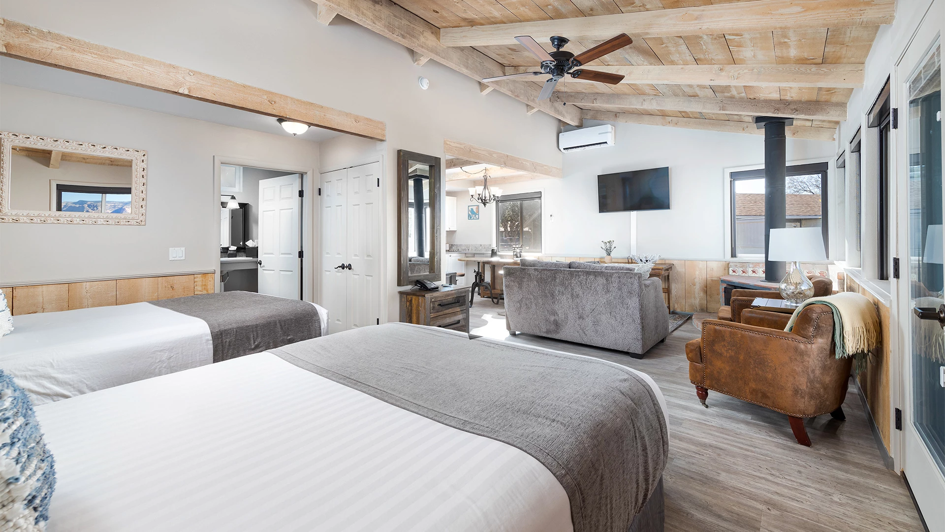 Cottage Queen at Sky Ranch Lodge — image 2 of 5