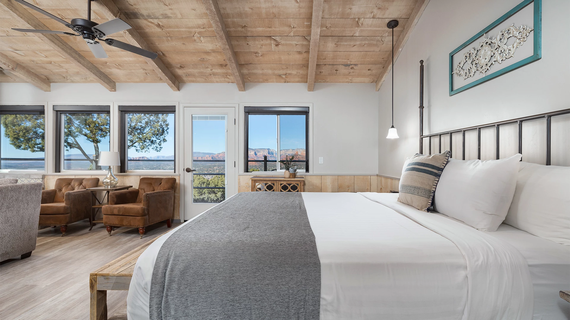 Cottage King at Sky Ranch Lodge — image 2 of 5